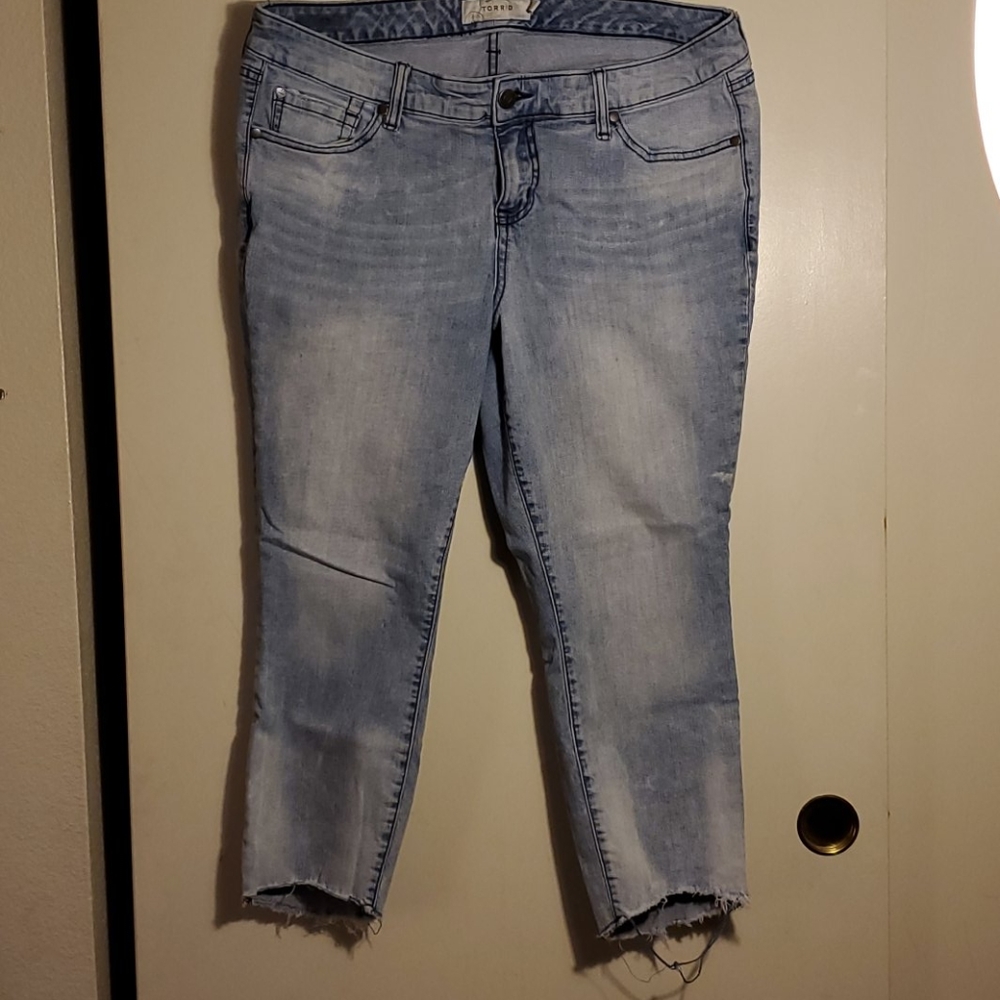 Torrid Size 18 Cropped Acid Wash Jeans